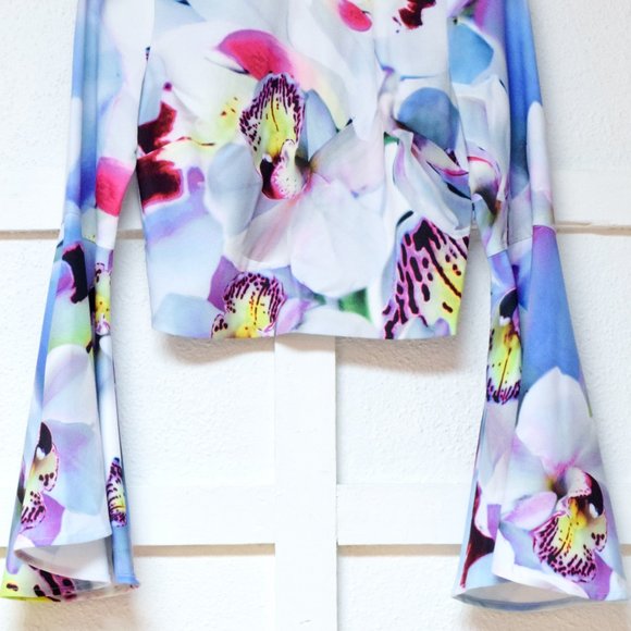 BEBE Radiant Orchid Floral Trumpet Bell Sleeve Crop Top Blouse | Size 2 - Picture 5 of 8